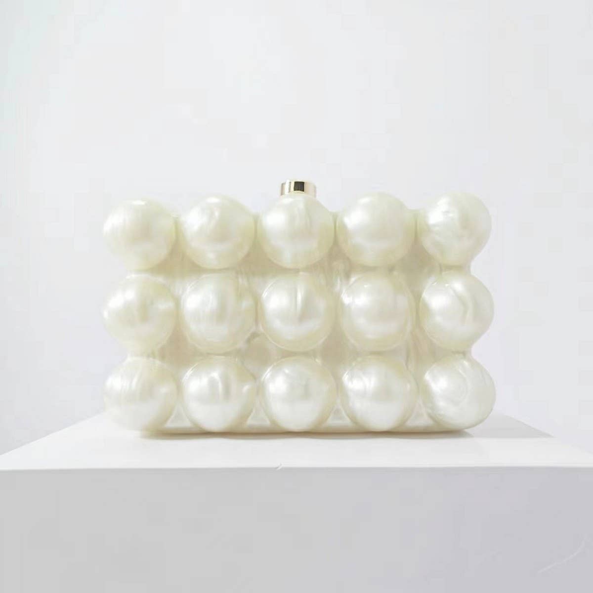 Wavy Pearl Eggshell Acrylic Crossbody Clutch Bag_Cwab5867