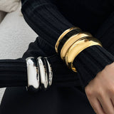 FASHIONABLE CURVED SMOOTH TWIST BRACELET_CWMM3084