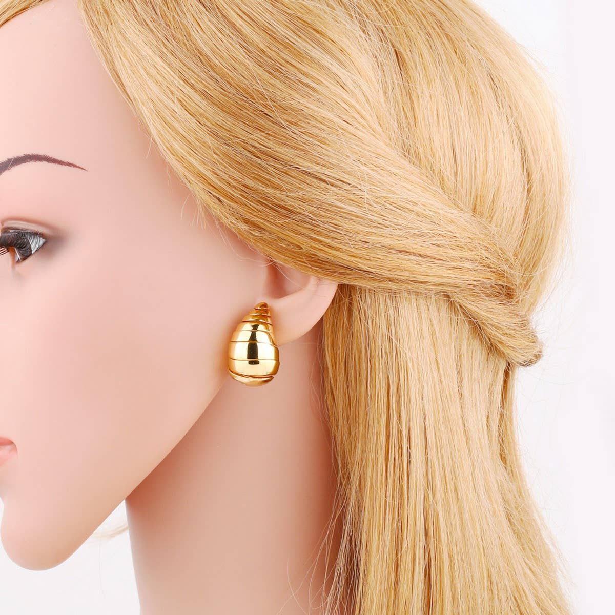 FASHIONABLE GOLD PLATED HOLLOW ROUND EARRINGS_CWAJE0991