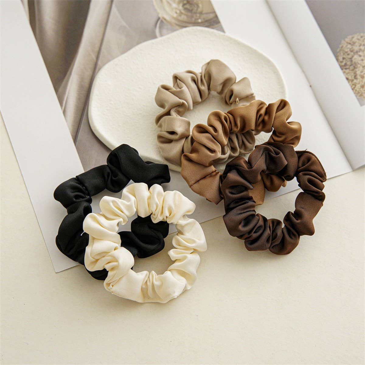 3 15DIAMETER COFFEE COLOR SILK SCRUNCHIES_CWAHA0342