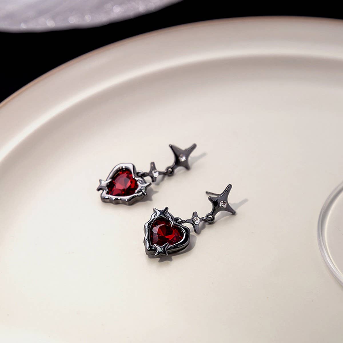 SWEET AND COOL DARK RED HEART EARRINGS_CWAJE1854