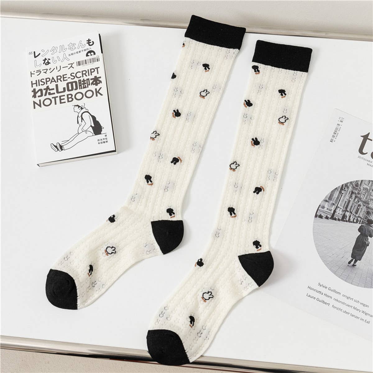 HOLLOW JACQUARD MIDDLE CALF SOCKS_CWMS0650