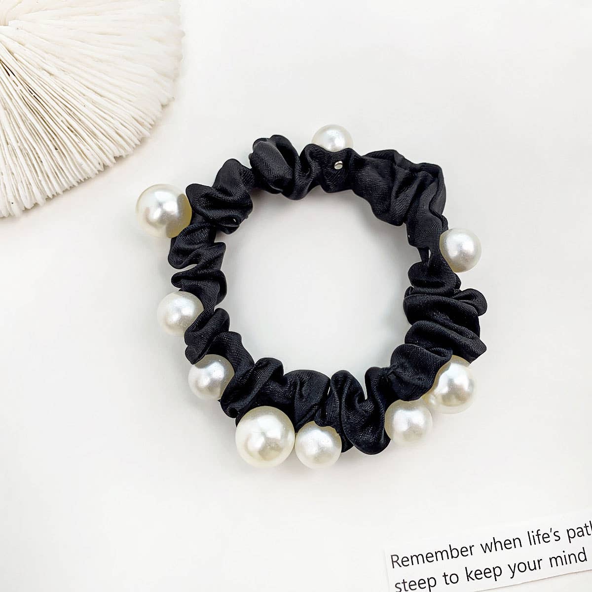 SMALL SILK PEARL HAIR SCRUNCHIES TIE_CWAHA0399