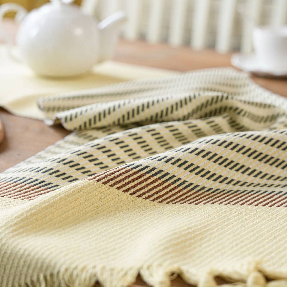 HOUNDSTOOTH TASSEL STYLISH TABLE RUNNER_CWMM1007