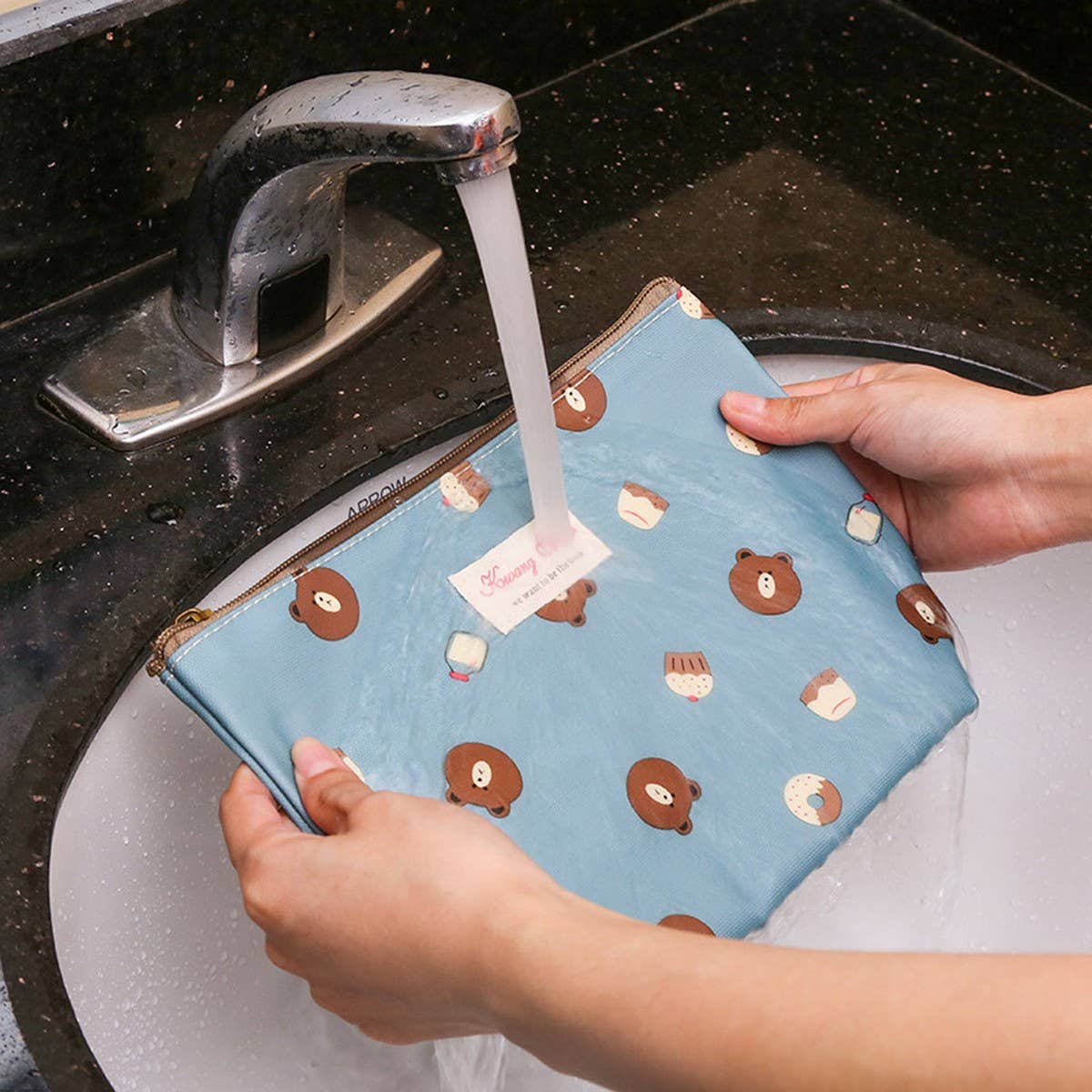 Cartoon Bear Waterproof Makeup Bag_Cwab1731