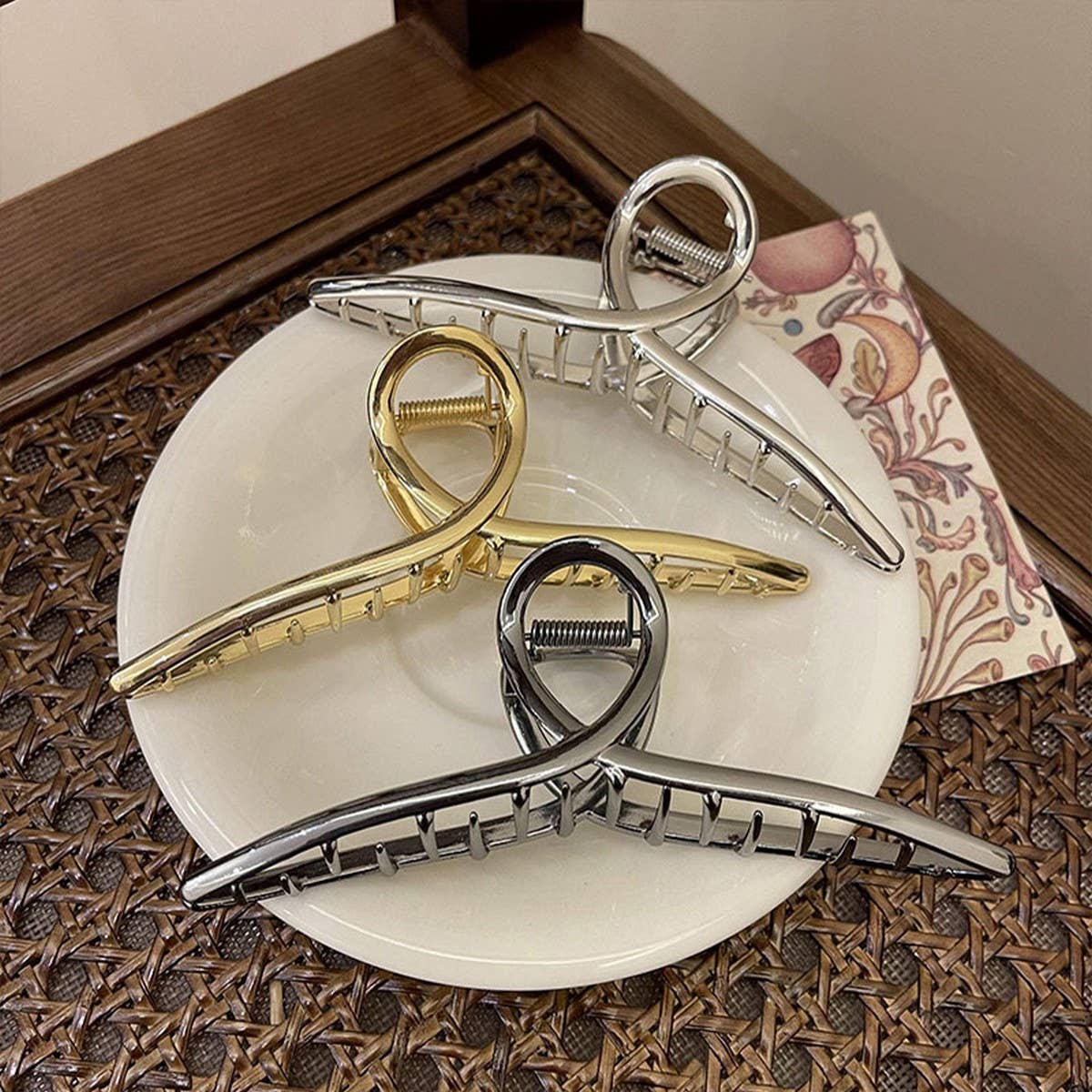 OVERSIZED METAL HAIR CLAW 13 5CM MINIMALIST CLIP_CWAHA2375