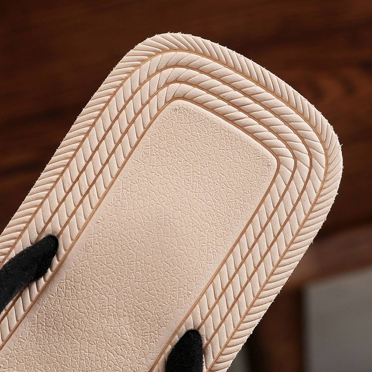 CASUAL EMBOSSED FLAT HEEL THONG SANDALS_CWSHS0719