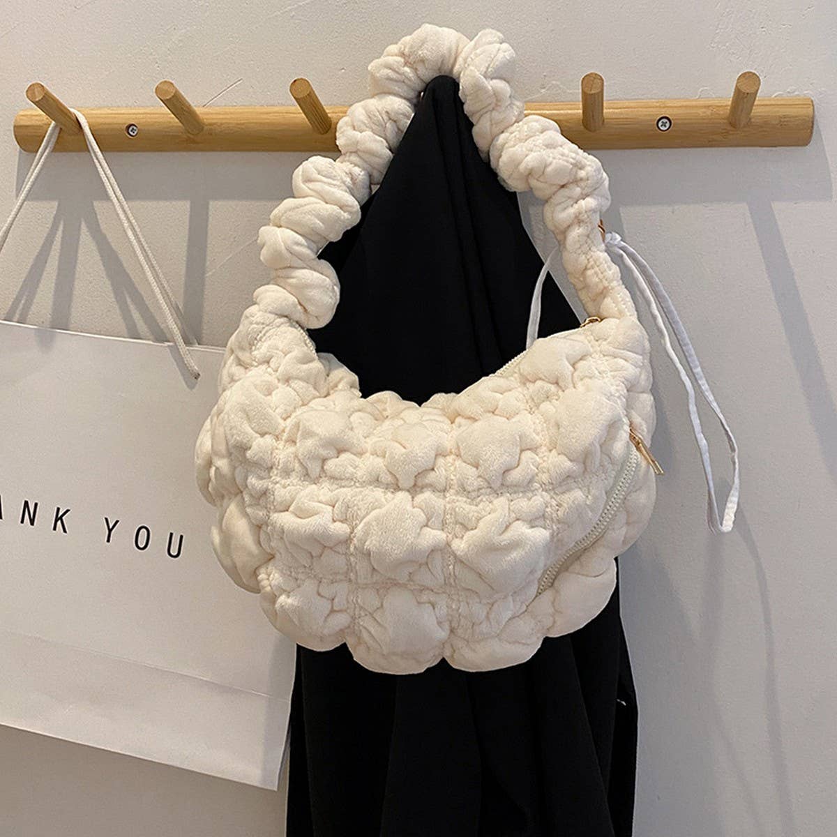 VELVET FUZZY PUFFY CLOUD SHOULDER BAG_CUAB00510