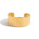 MINIMALIST WIDE TEXTURED OPEN BANGLE 18K GOLD_CWAJE4741