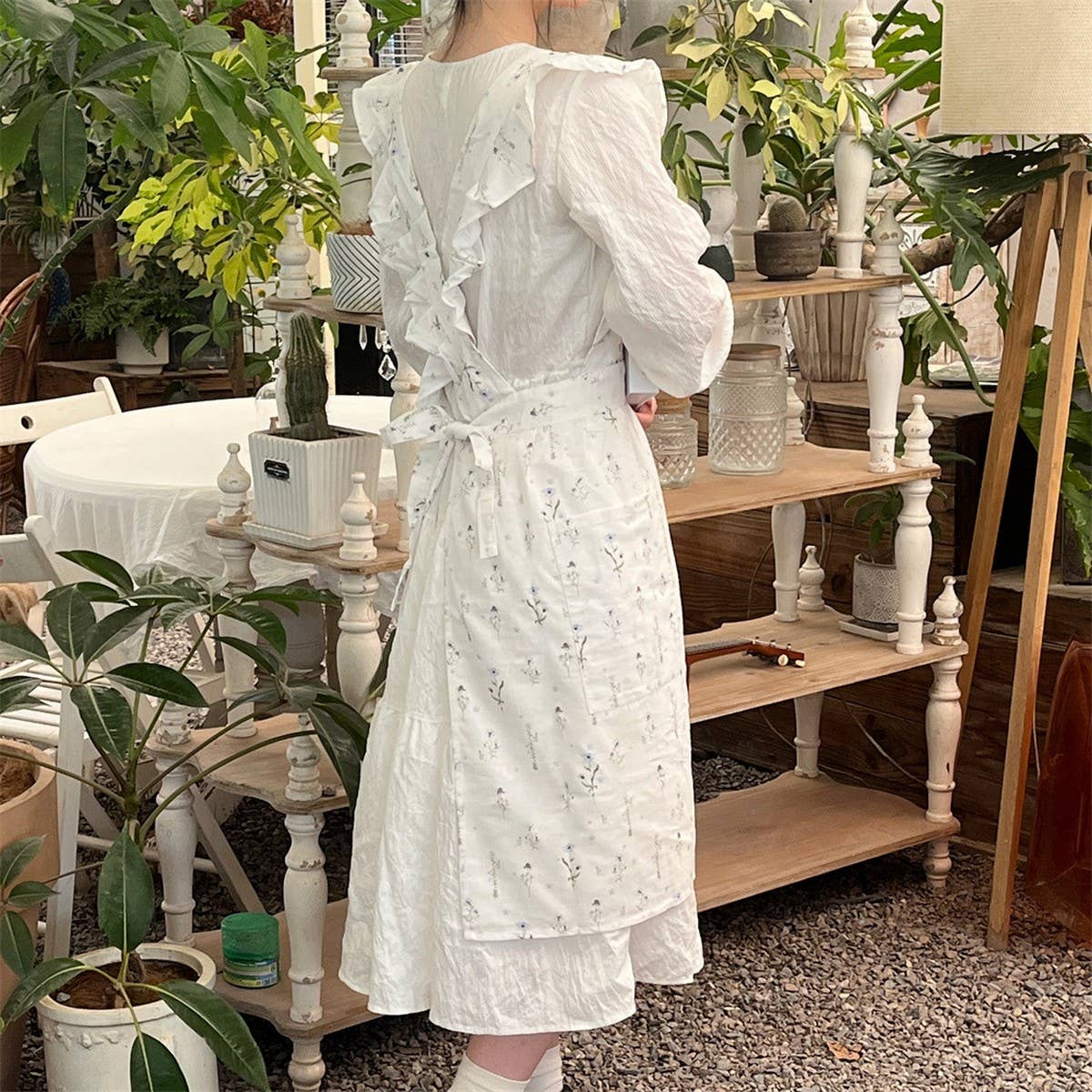LINES COTTON AND LINEN PRINTED RUFFLED FLORAL APRON_CWMM5816