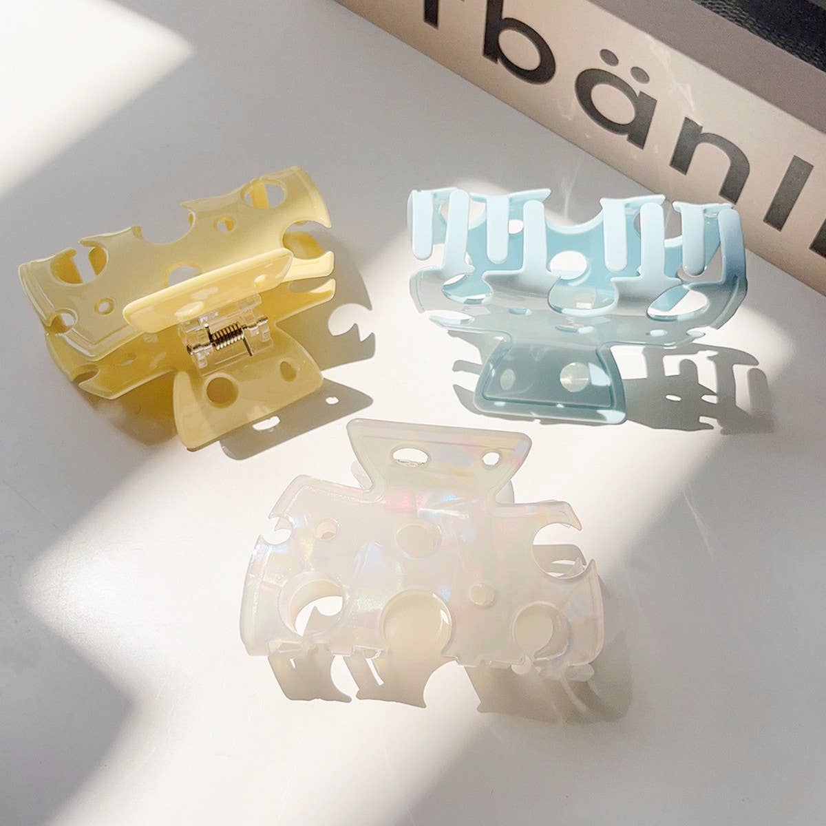 CHEESE SHAPE ACRYLIC HAIR CLAW MEDIUM CHIC CLIP_CWAHA2697