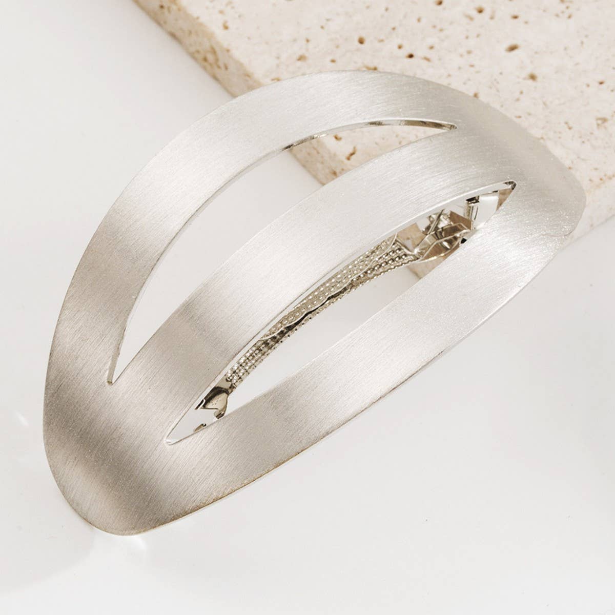 GLOSSY GEOMETRIC METAL SPRING HAIR CLAW CLIP_CWAHA6197