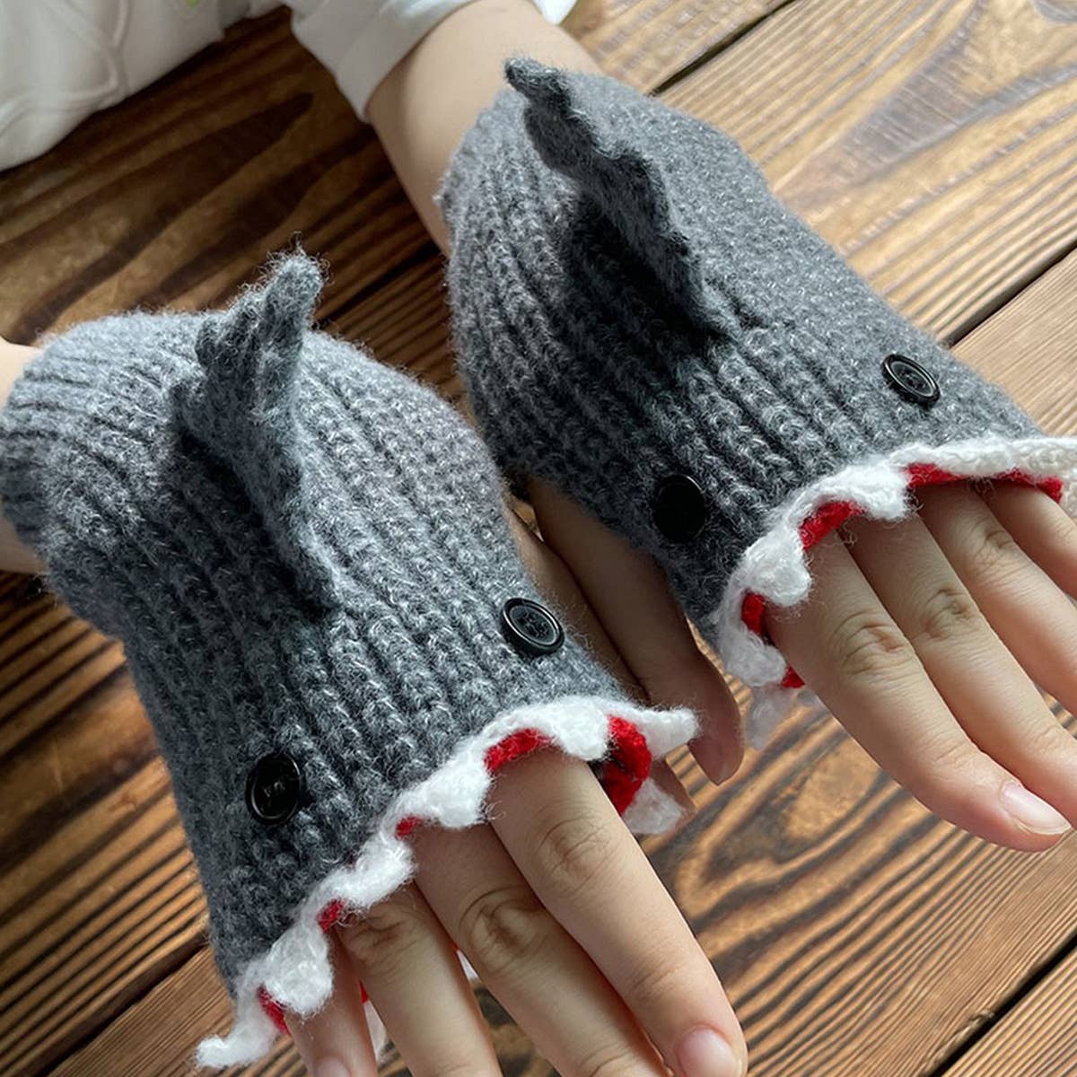 CUTE CARTOON SHARK HALF FINGER GLOVES_CWMM1663