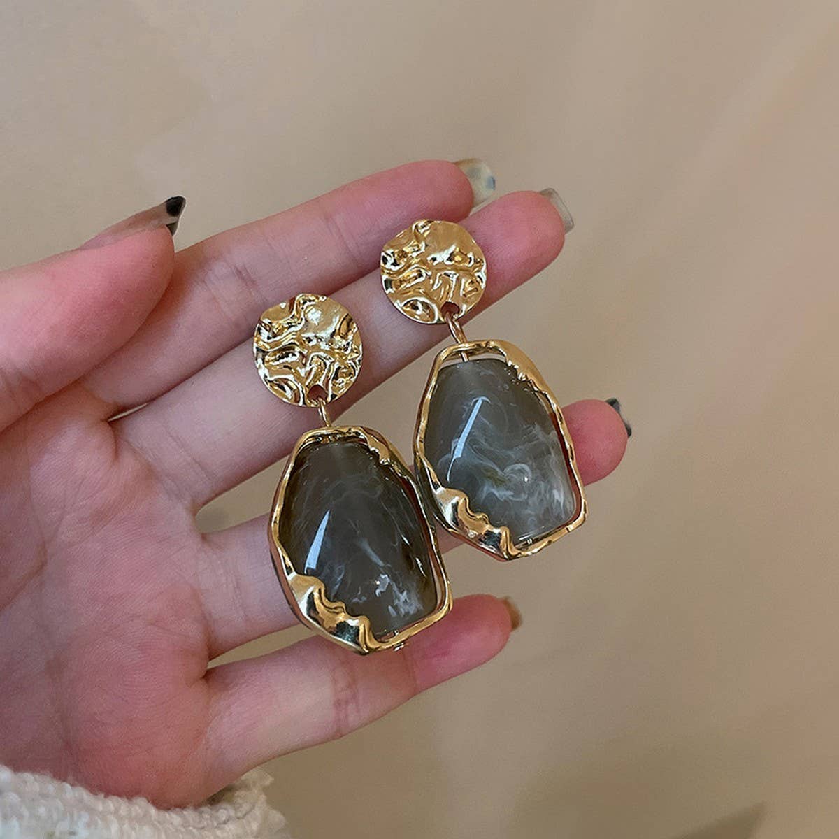 PLEATED GEOMETRIC FRENCH VINTAGE EARRINGS_CWAJE2322