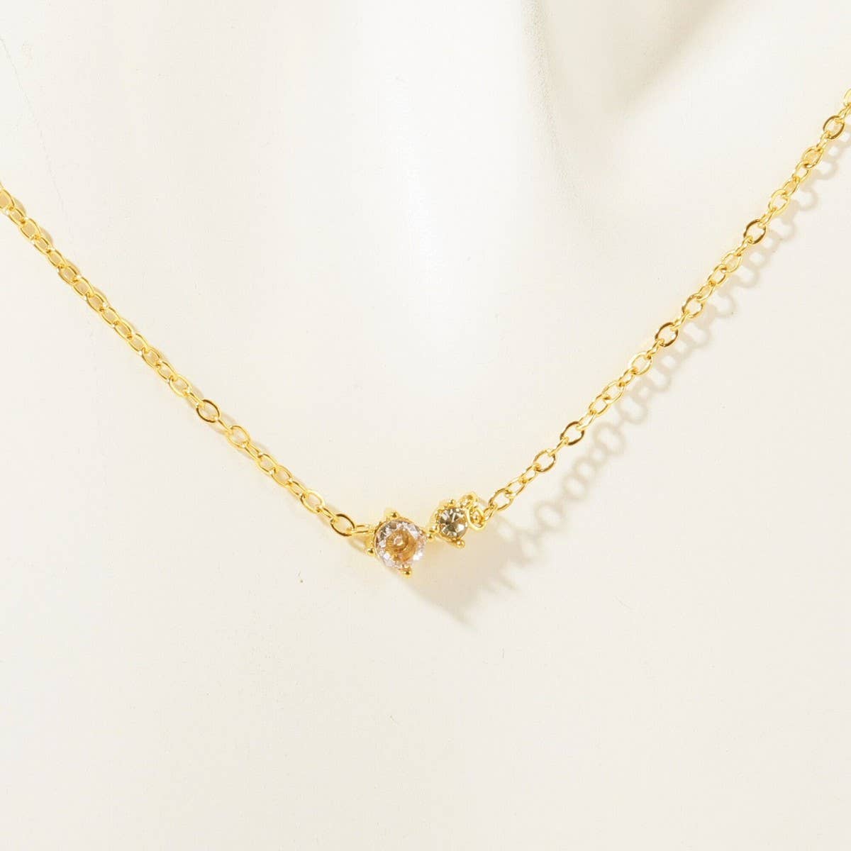 RETRO LITERARY DECEMBER COLORED ZIRCON NECKLACE_CWMM5668