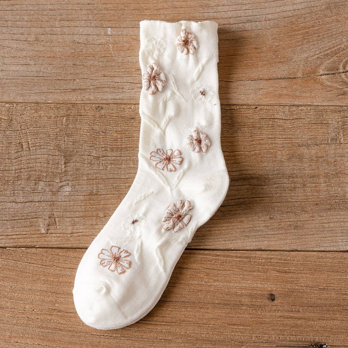 Three-Dimensional Relief Flower Mid-Tube Socks_Cwms0416