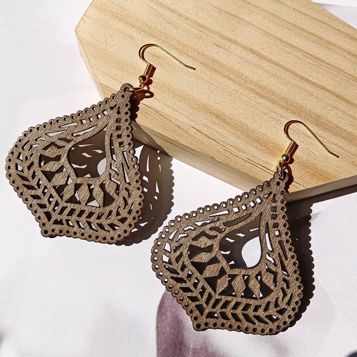 SIMPLE AND FASHIONABLE HOLLOW WATER DROP EARRINGS_CWAJE1572