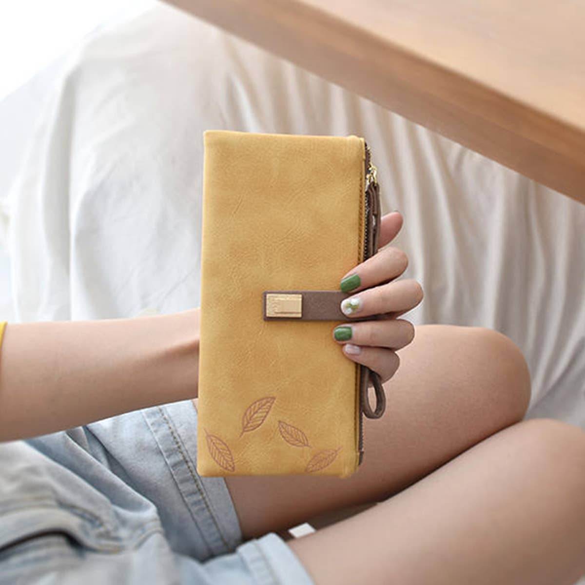 Minimalist Two-Fold Wallet With Hand Strap_Cwab06226