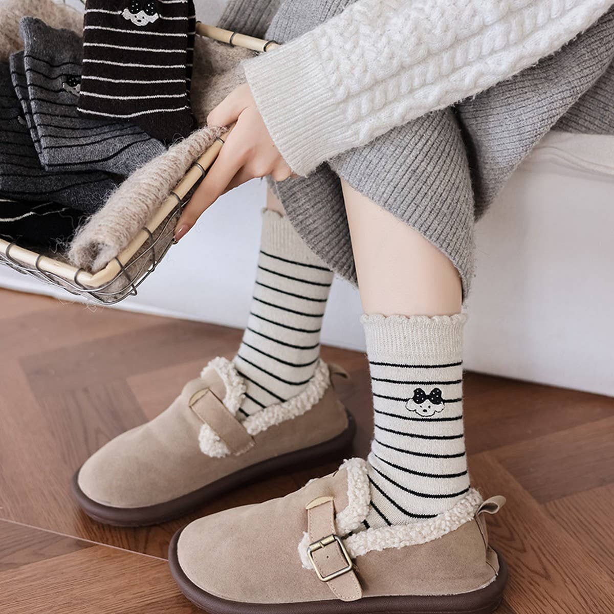 Cute Puppy Wool Slouchy Crew Socks Ins_Cwms03361