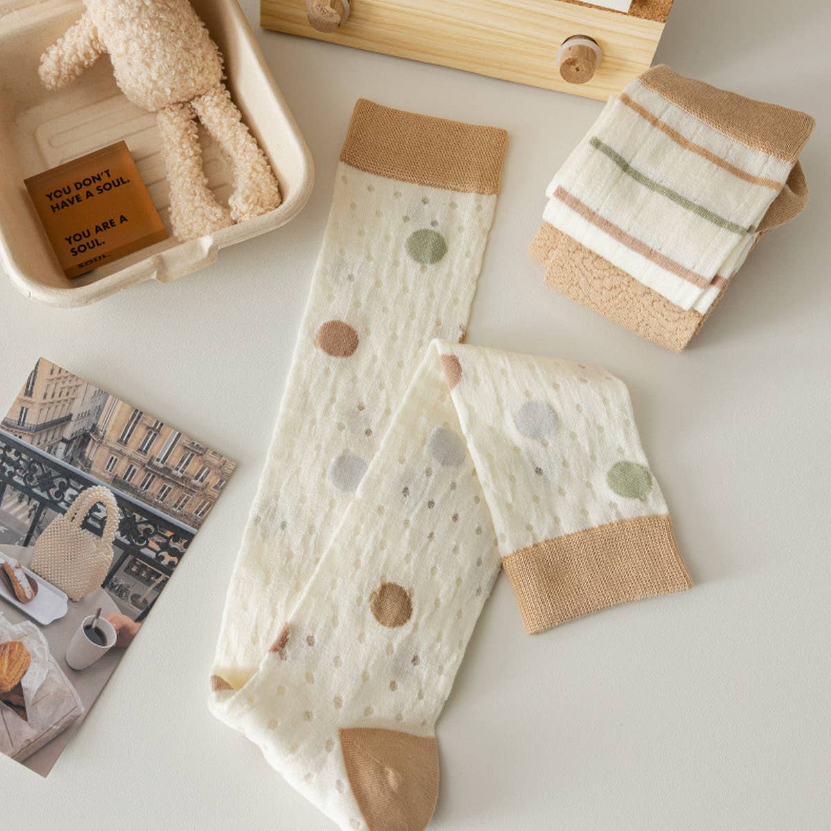 RETRO COLOR BLOCKED BREATHABLE MID CALF SOCKS_CWMS0648