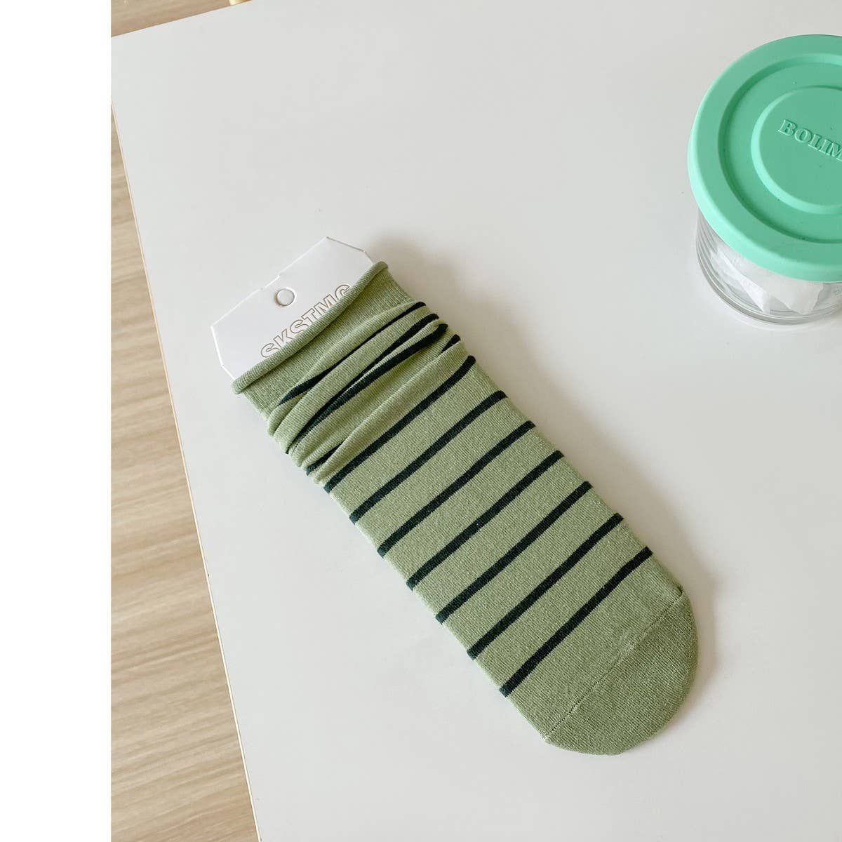 Women Hemmed Striped Straight Socks_Cwms0290