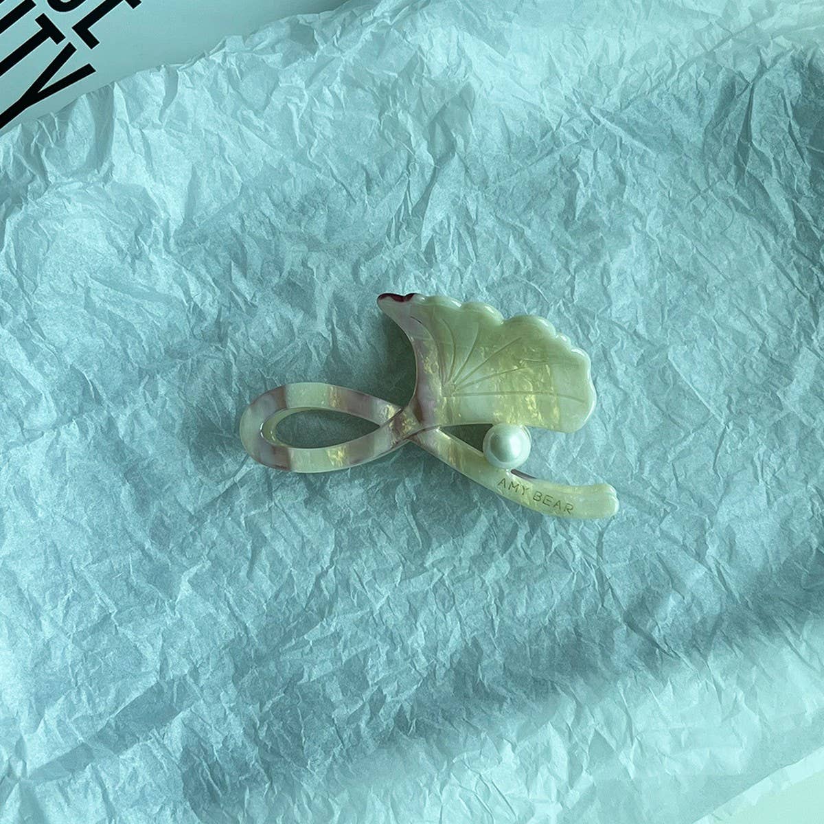 MAPLE LEAF PEARL ACETATE HAIR CLAW ELEGANT CLIP_CWAHA6019