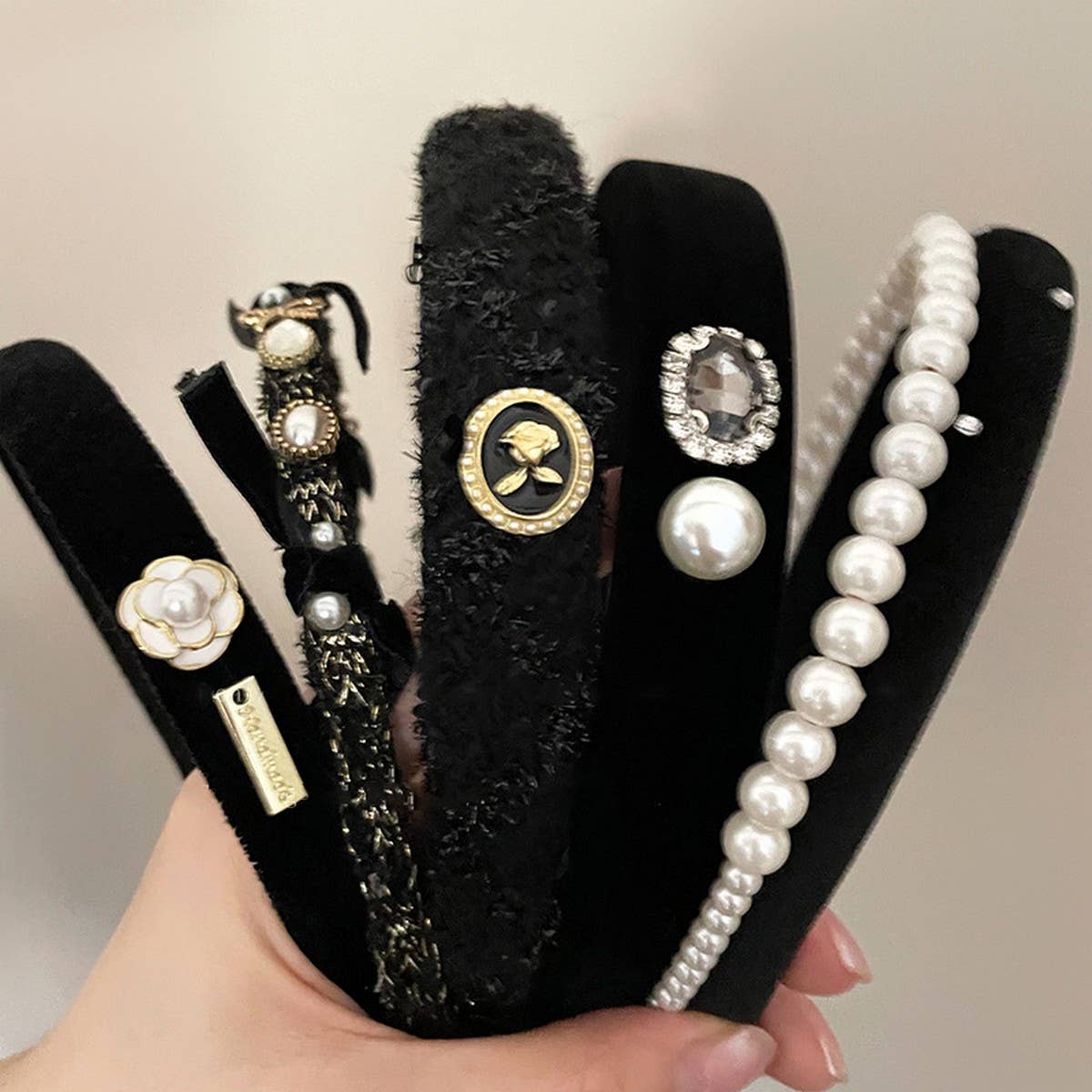 CAMELLIA PEARL HEADBAND FASHION HAIR ACCESSORIES_CWAHA4025