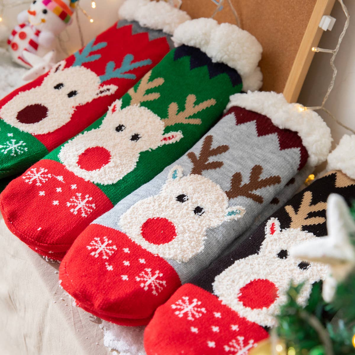 CHRISTMAS STOCKING PLUSH INDOOR SLIPPERS_CWMS0723