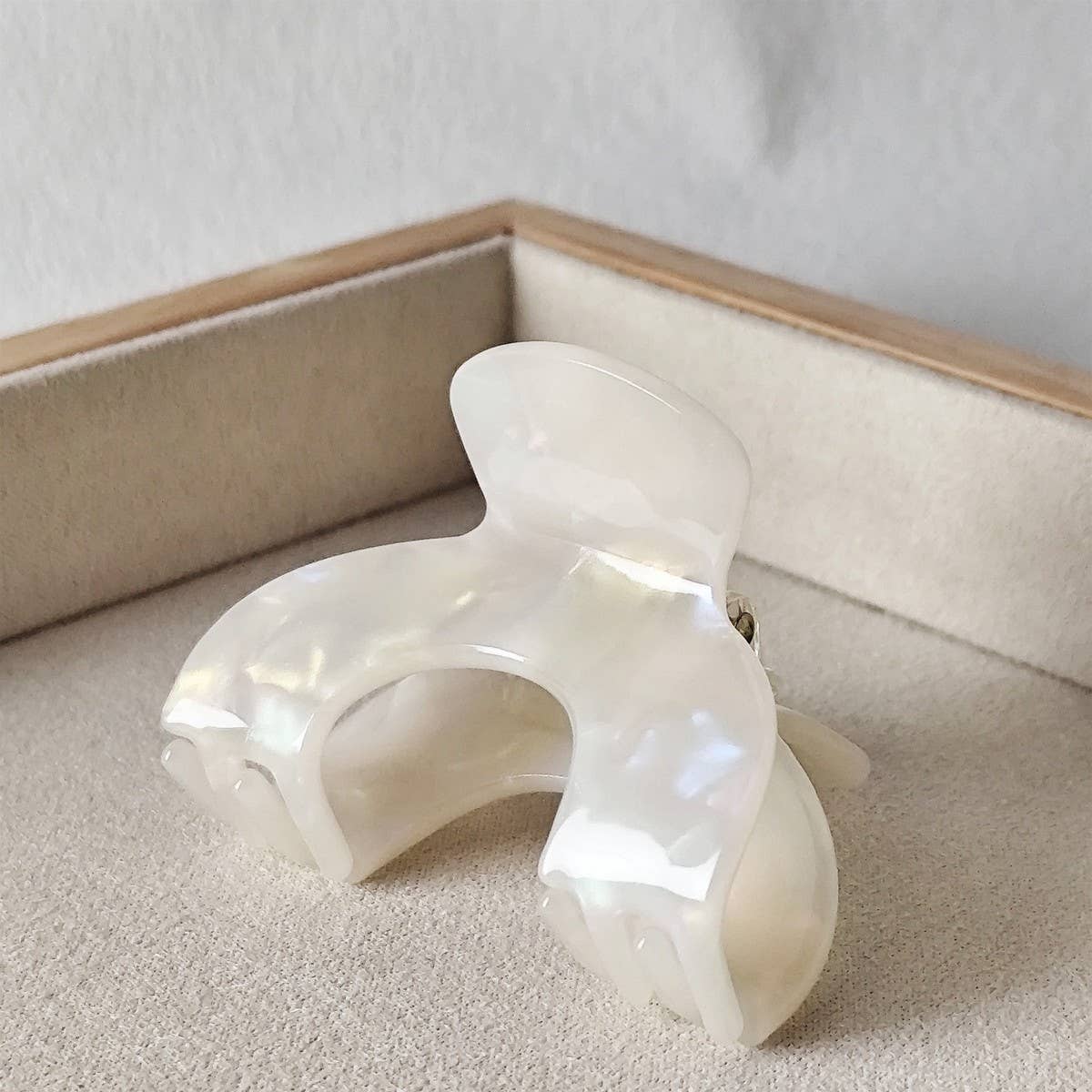 Medium Acetate Hair Claw ? Elegant Updo Clip_Cwaha07234