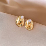 PLEATED GEOMETRIC IRREGULAR ROUND PEARL EARRINGS_CWAJE2340