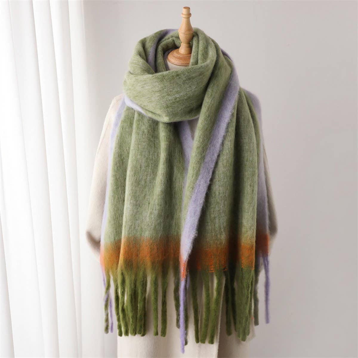 LOOPY YARN OMBRE SCARF WITH SOFT TASSELS_CWASC2741