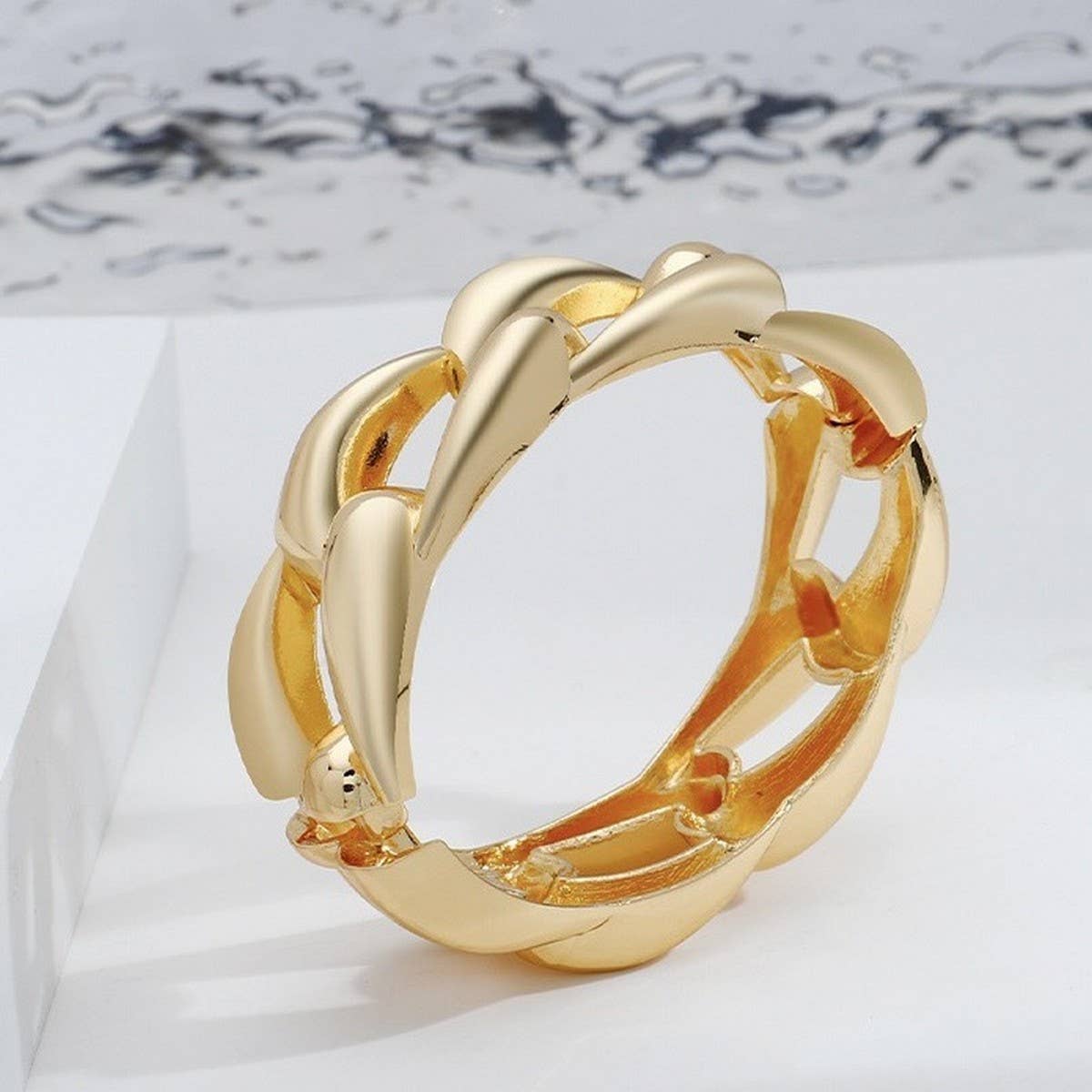 DESIGN METAL GLOSSY WATER DROP HUG BRACELET_CWMM3086