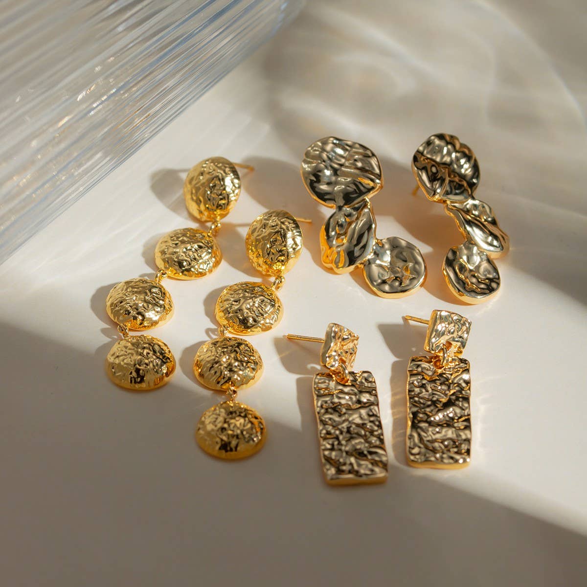 18K GOLD STAINLESS STEEL HAMMERED DROP EARRINGS_CWASC1645