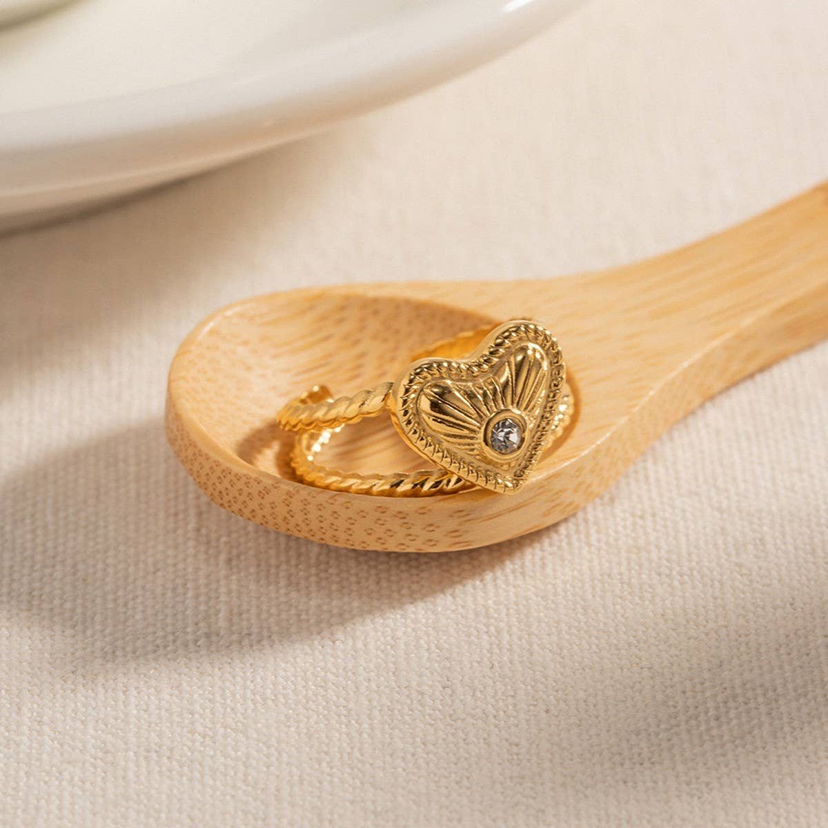 18K GOLD PLATED ZIRCON INLAID HEART RING_CWAJE1247