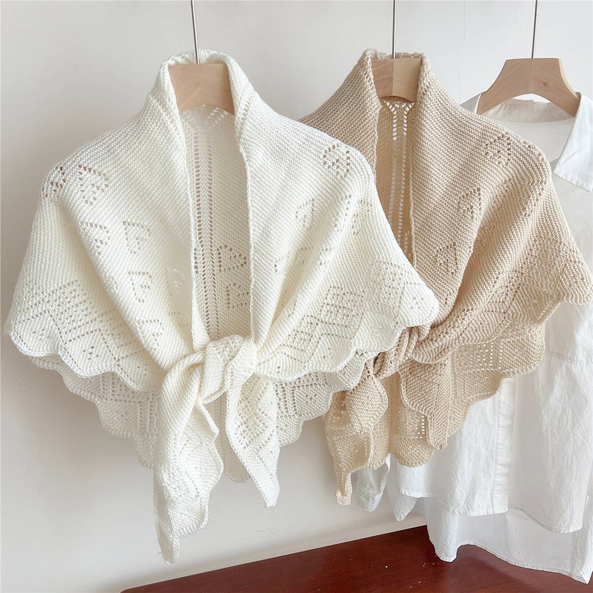 KNIT TRIANGLE SHAWL WRAP FOR SUMMER AIR ROOMS_CWASC0845