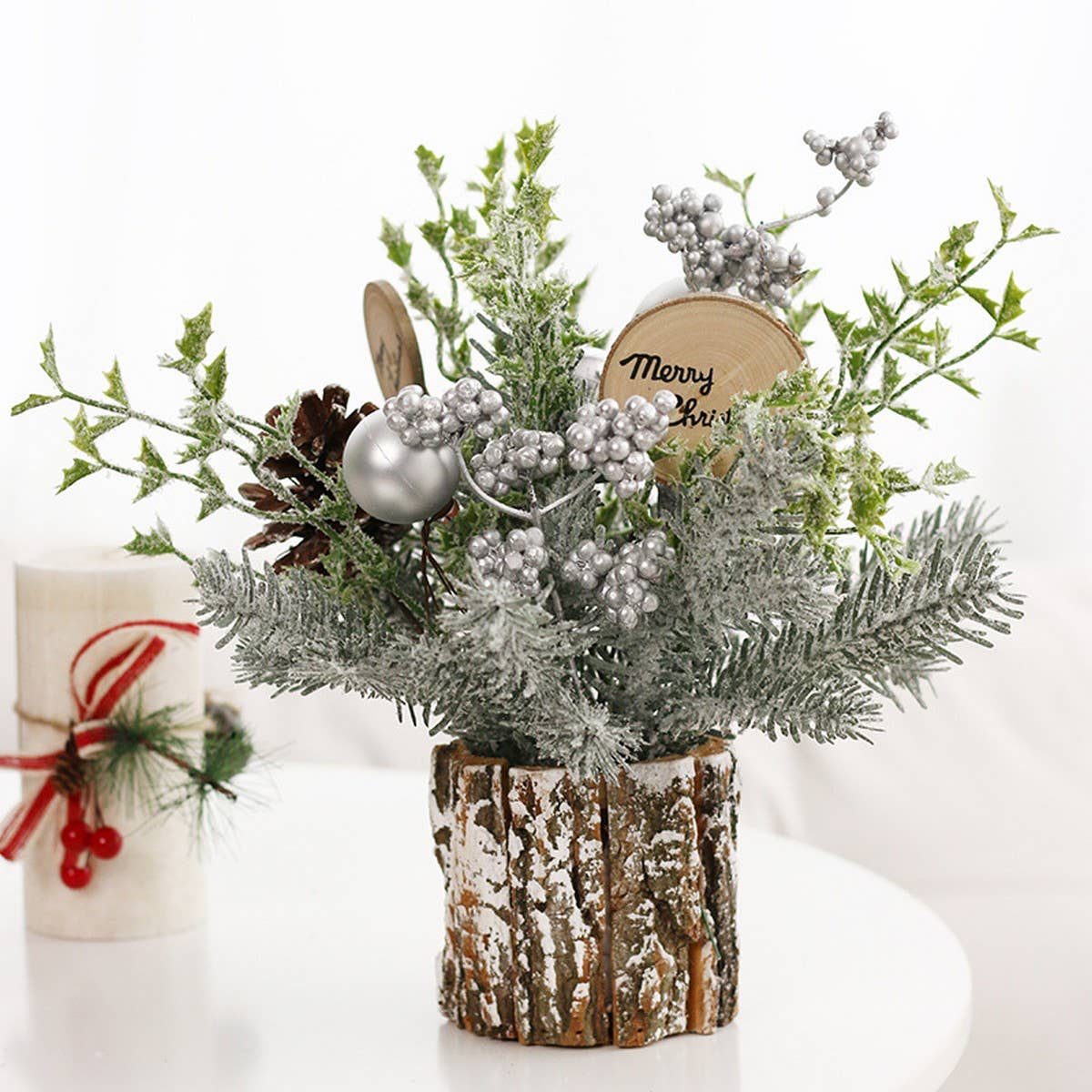 MINI CHRISTMAS TREE WITH RED BERRIES PINECONES_CWMM9895