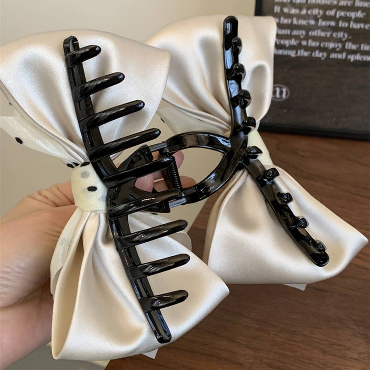 RETRO FRENCH BUTTERFLY MESH KNOT CLIP_CWAHA1284