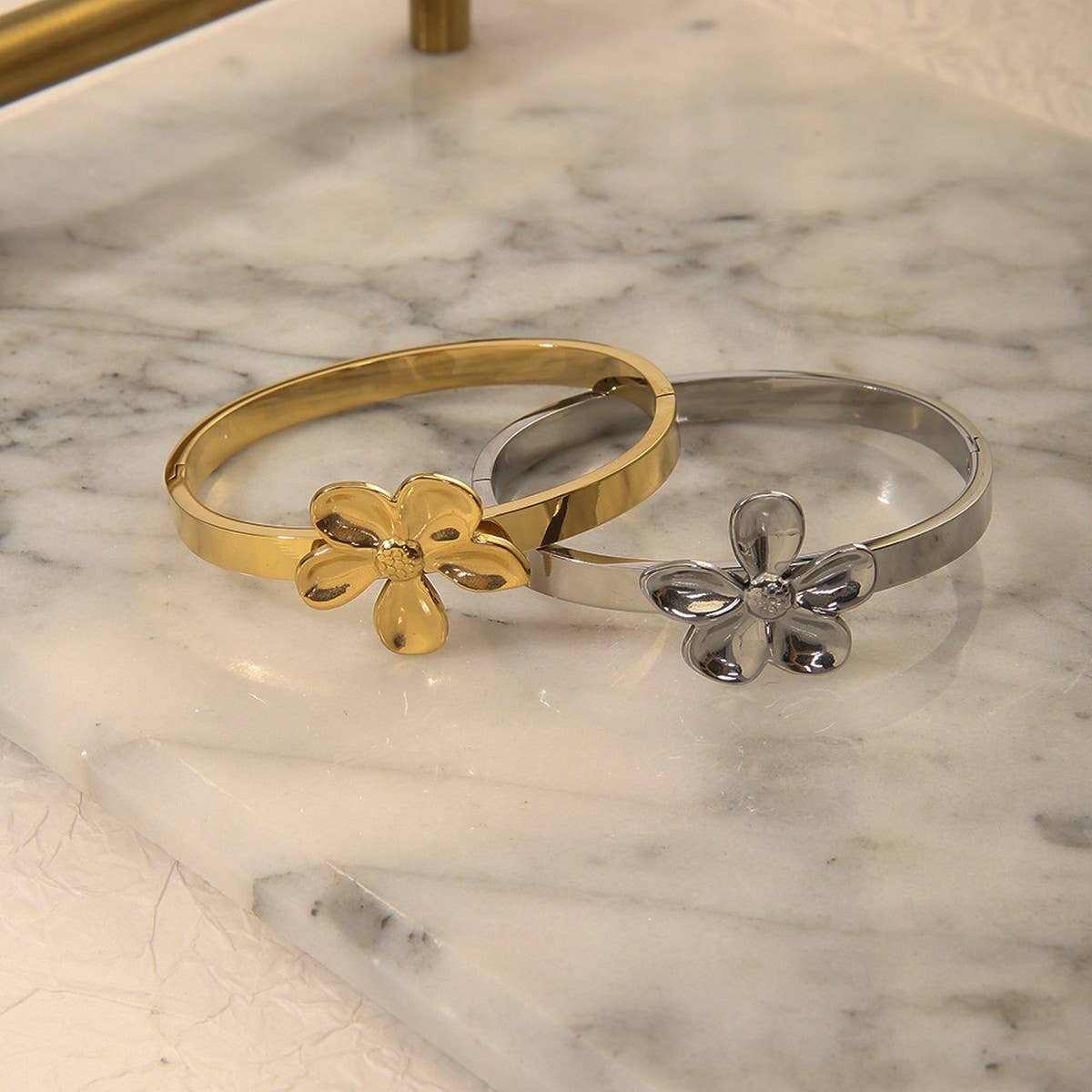 CREATIVE FLOWER BRACELET IN STAINLESS TITANIUM_CWAJE4604