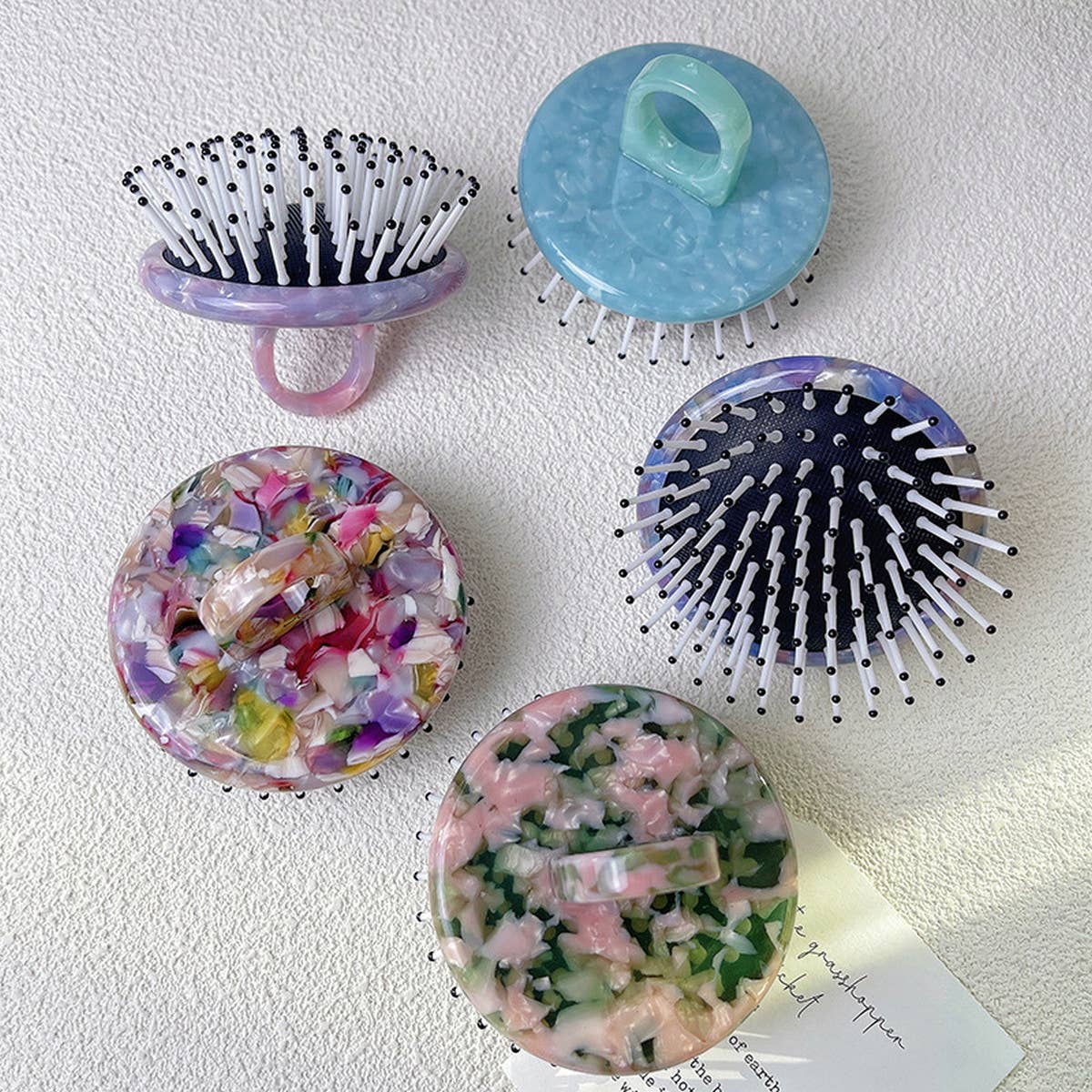 SIMPLE AND PORTABLE MASSAGE COMB_CWMM1083