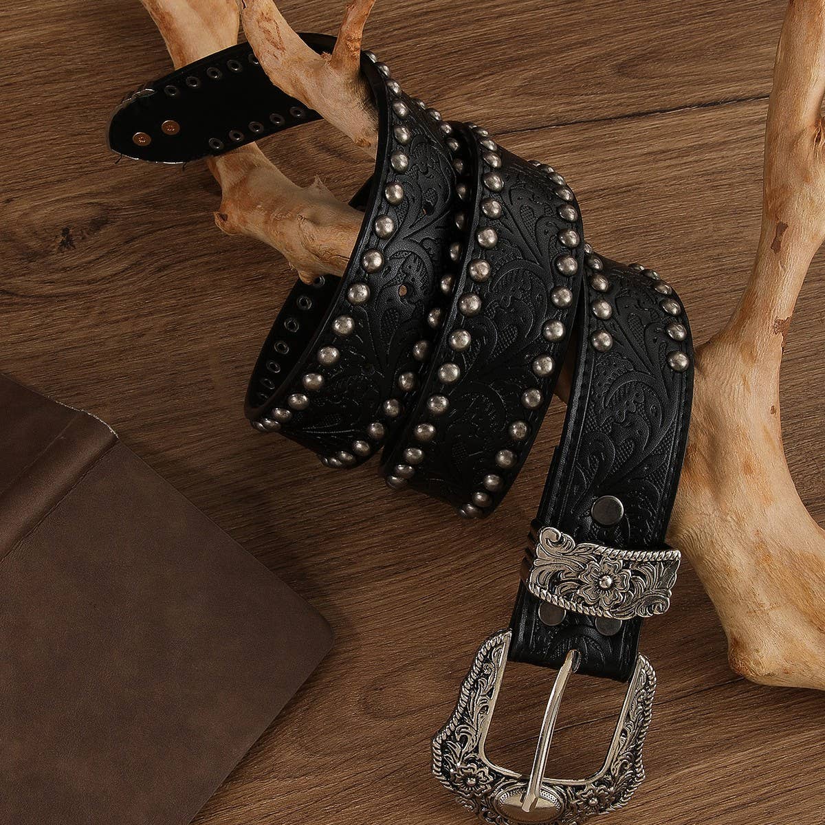 Vintage Distressed Rivet Embossed Belt_Cwmm3957