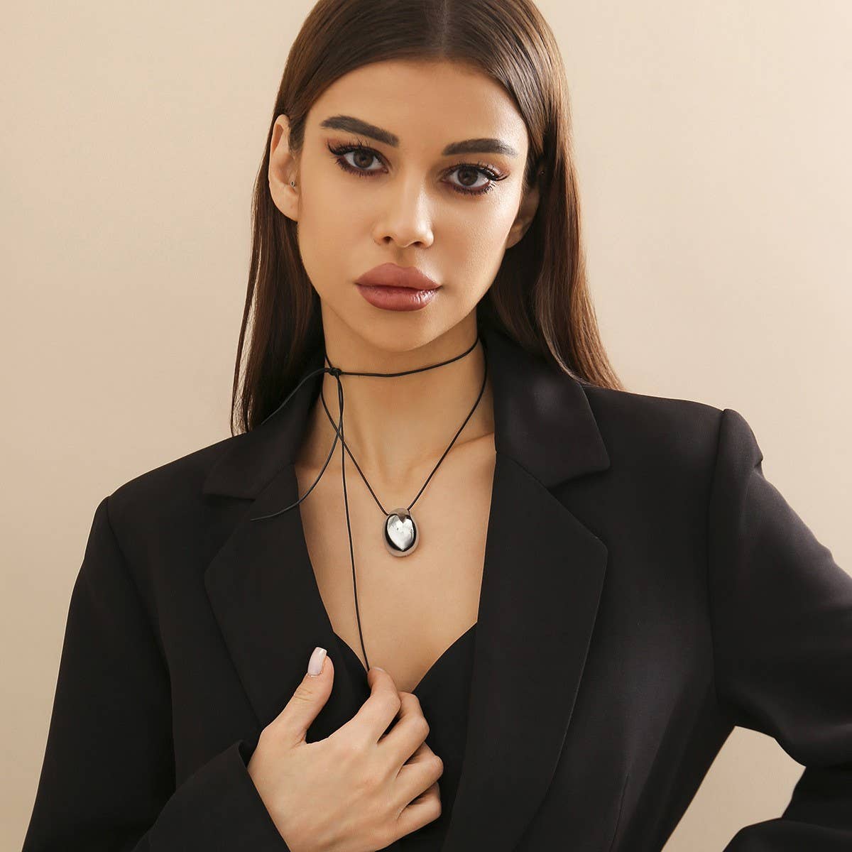 DRAWN WAX THREAD NECKLACE WITH PENDANT_CWAJE1160