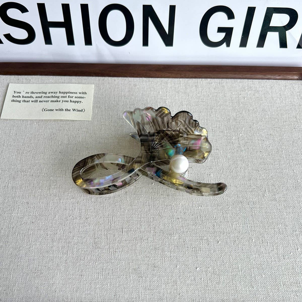 GINKGO LEAF PEARL ACETATE HAIR CLAW CLIP FOR WOMEN_CWAHA5785