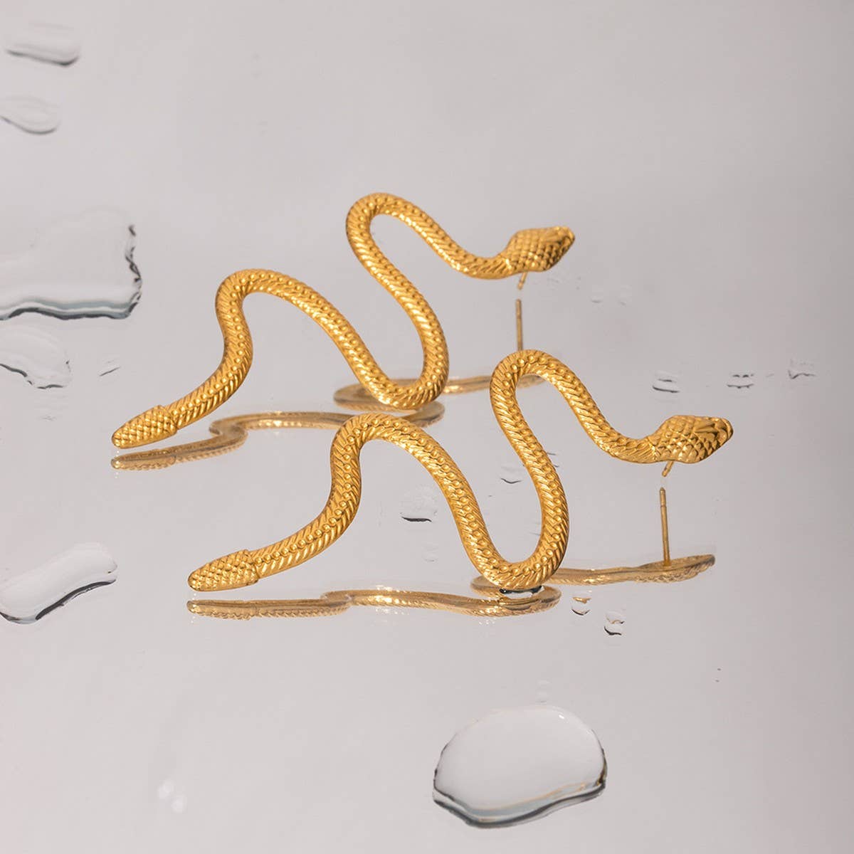 GOLD CURVED SNAKE DESIGN TITANIUM EARRINGS_CWASC1640