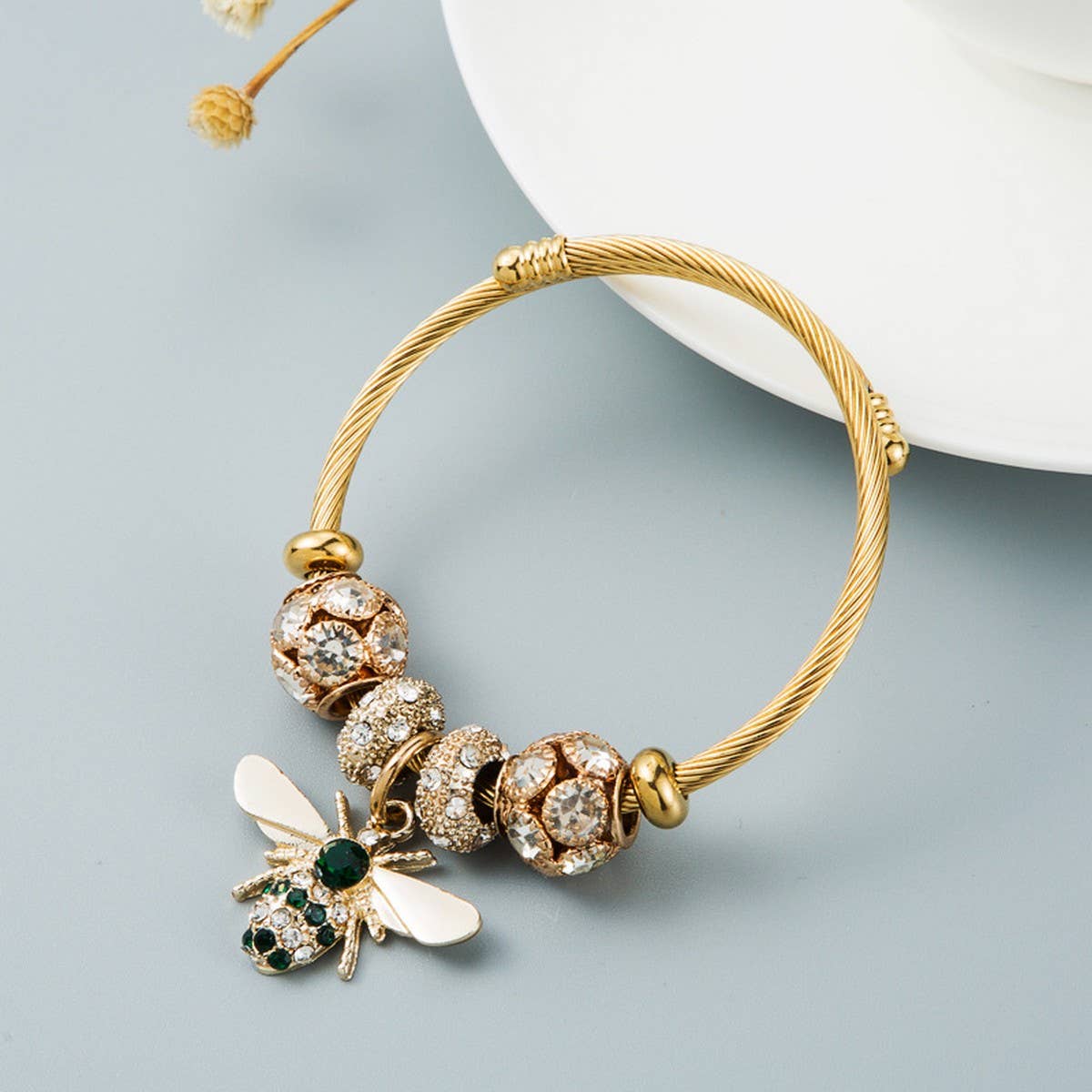 GOLD BEE CHARM BRACELET WITH SPARKLE BEADS_CWMM8475