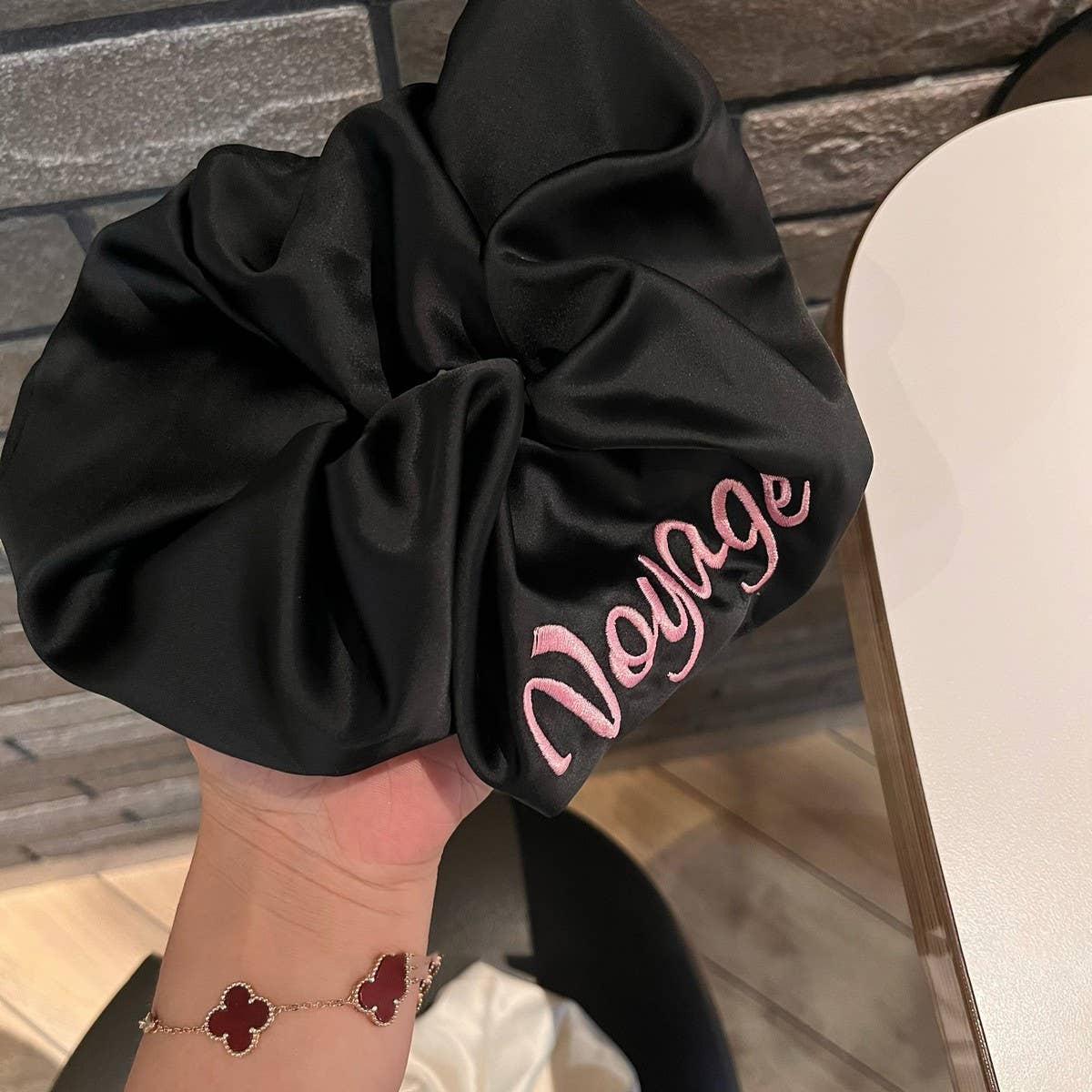 SIMPLE EMBROIDERED LETTER SATIN HEADBAND_CWAHA3700