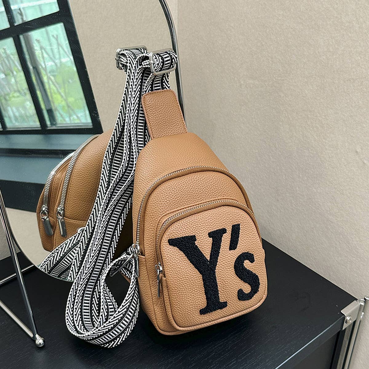 Simple Ys Letter Crossbody Bag_Cwab2090