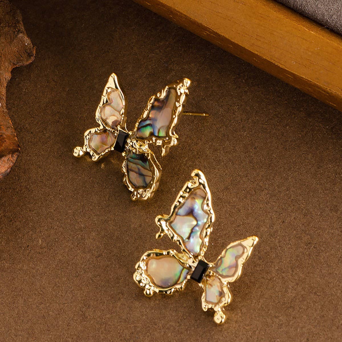 COLORFUL ABALONE BUTTERFLY EARRINGS_CWMM4296
