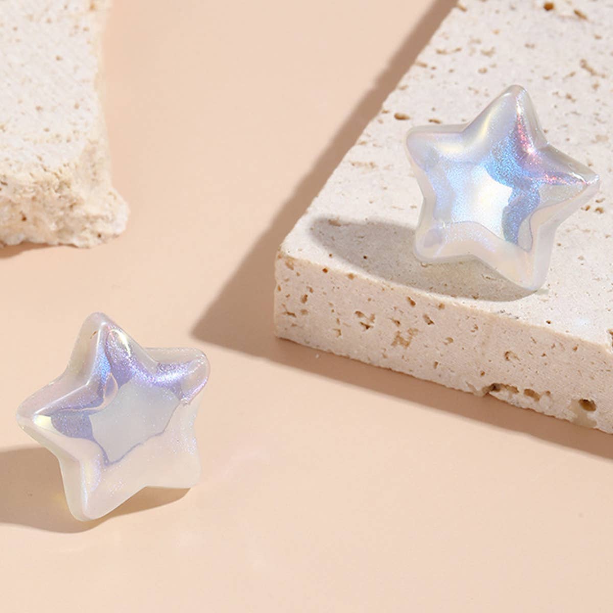 FAUX PEARL DESIGN STUD EARRINGS_CWAJE0449