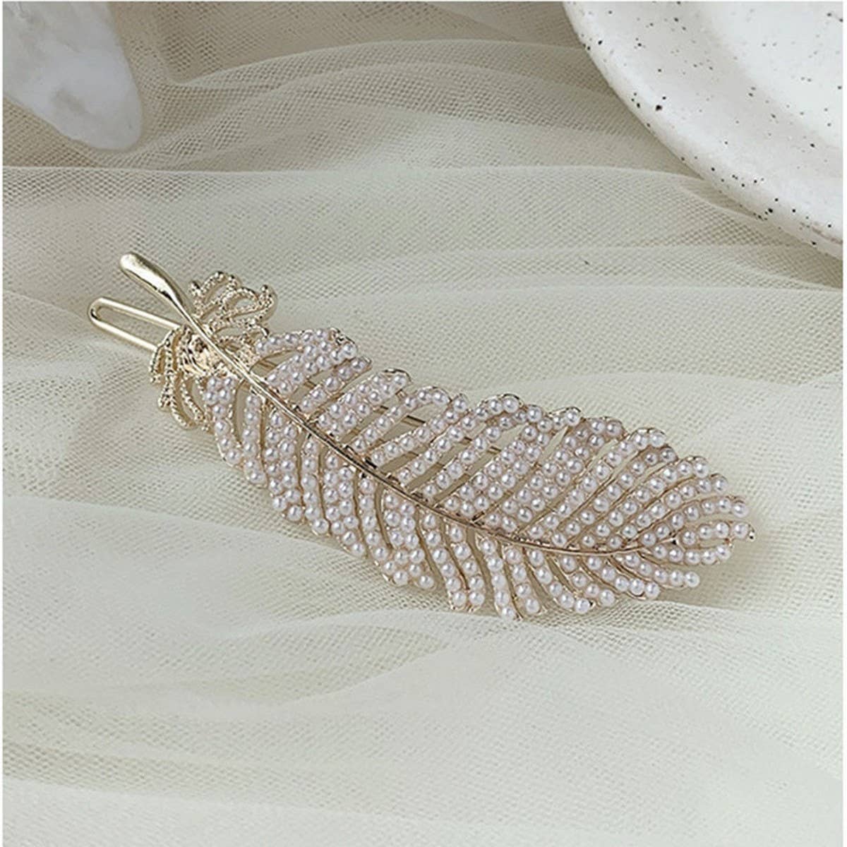 PEARL FEATHER HAIR CLIP GOLD FROG BUCKLE SIDE PIN_CWAHA4704