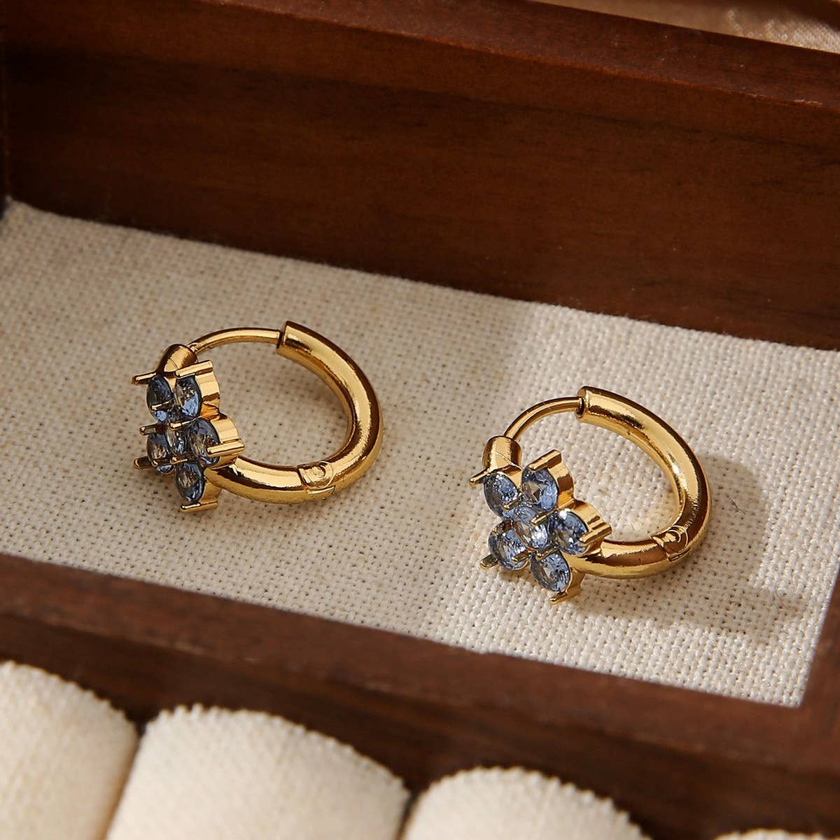 STAINLESS STEEL FLOWER EARRINGS WITH ZIRCON_CWMM3609